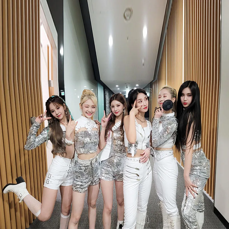 

Everglow Glitter Performance Outfit Women's Jazz Dance Song Promotion Set Korean Trendy Female Group Stage Costume
