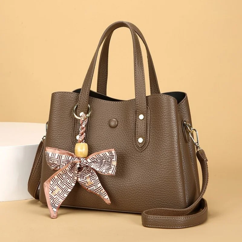 

High-End Business Leather Commuter Bag Elegant Design For Professional Women Large Capacity Tote Purse
