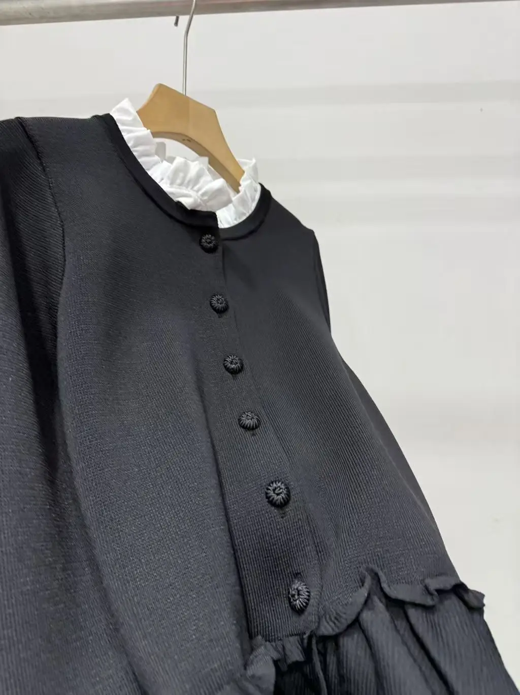 

Black Knitted Cardigan Top Women's Ruffled Hem Fashion O-Neck Single Breasted Ladies Long Sleeved Sweater 2026 Spring New Coat