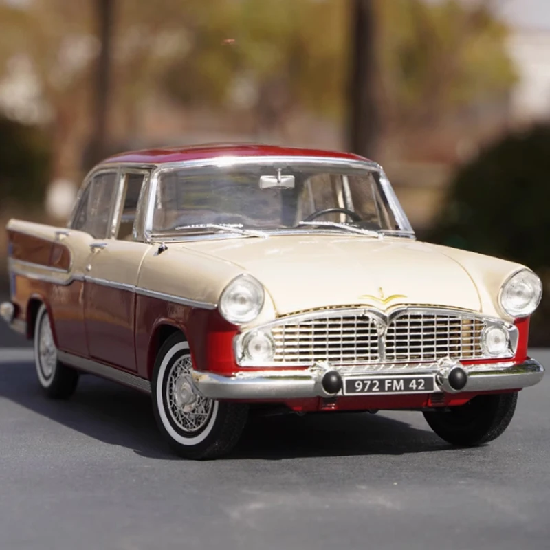 Diecast 1/18 Scale Simca Vedette Chambord Alloy Car Model Collection Souvenir Display Static Ornaments Vehicle Toy Gift