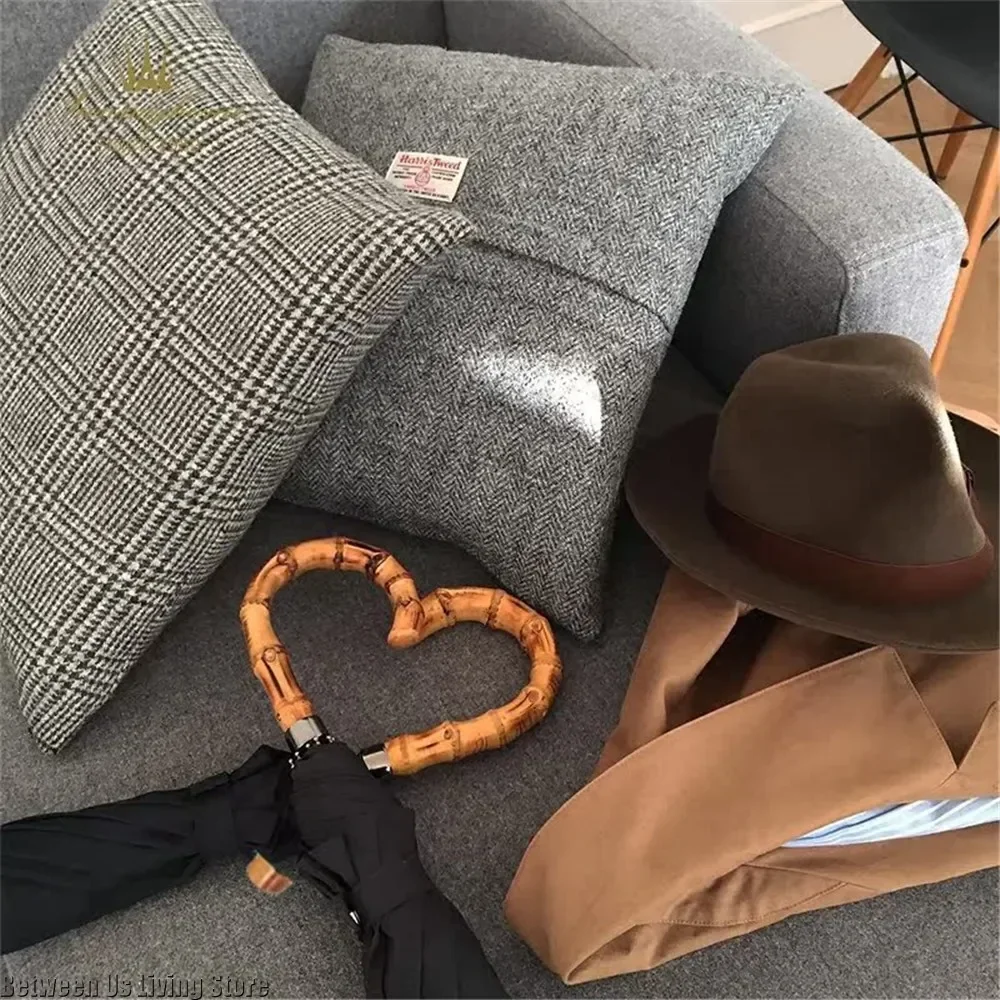 

Classic British Umbrella - Vintage Bamboo Wooden Handle for Men, Stylish Gentleman's Wear Gift