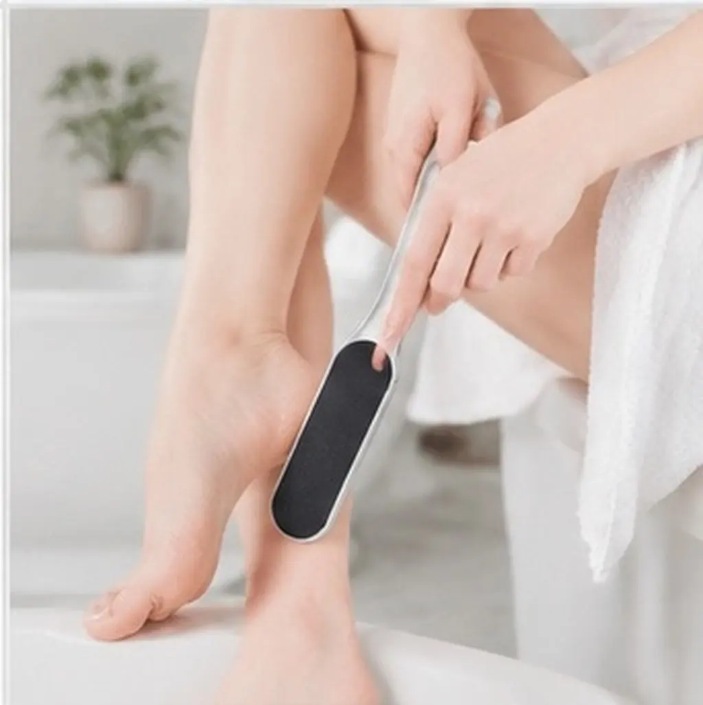 Premium Non-Electric Foot File Callus Remover with Ergonomic Large Head Firm Handle for Dry Wet Feet Pedicure Care Kit Feet Rasp