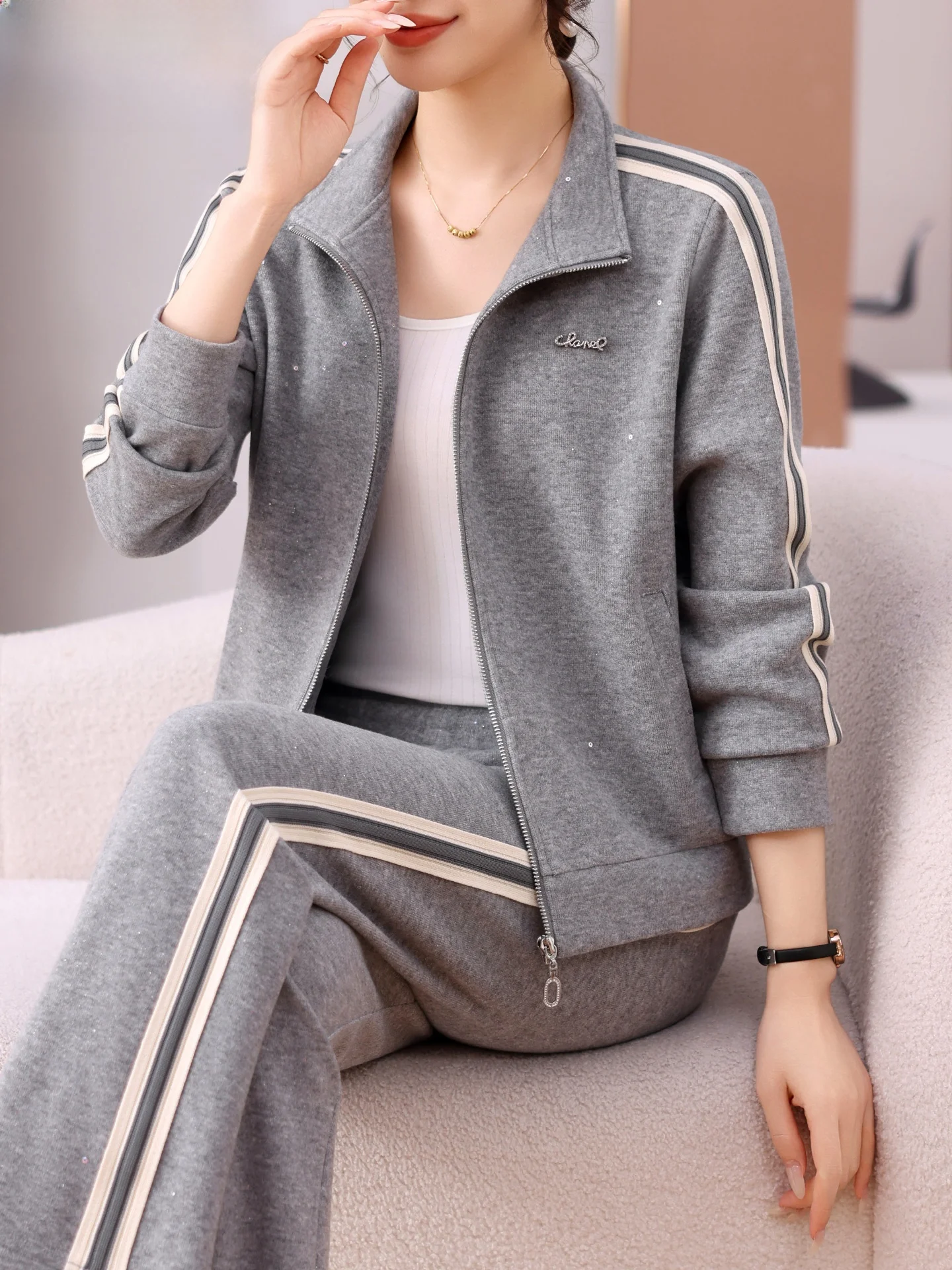 

Faionable Sportswear Set for Middle-Aged Mothers Autumn New Arrival Two-Piece Suite Polyester Cotton Nylon Blend Long Pants