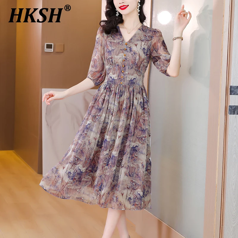 

HKSH Summer New Women's Fashion Elegant Casual Sweet Tide Printed Pleated Waist Cinching V-neck Decorative Button Dresses HK6181