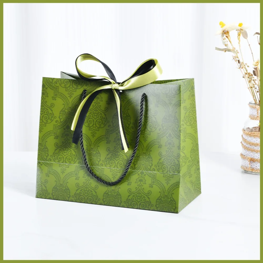 Luxury Paper Bag with Ribbon Thick Quantitative Thick Paper Bag C230 as a Gift