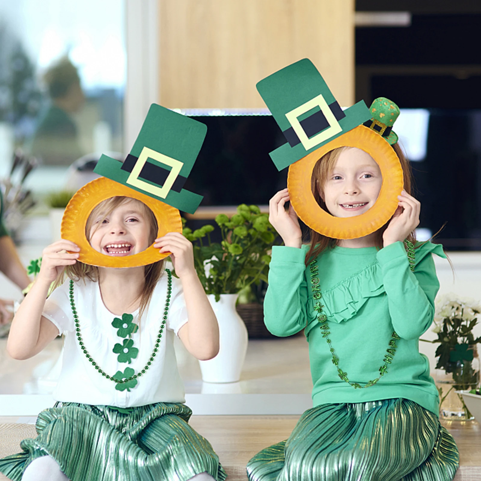 

4 Pcs Patrick's Day Necklace Green Party Festival Jewelry Decoration Use Unique Design Outfits Accessories