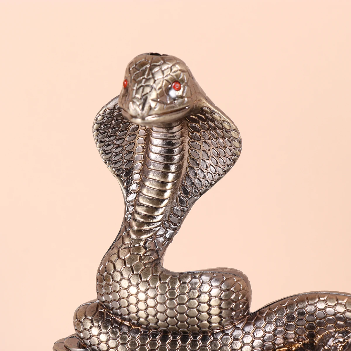 

Smoking Gadgets Metallic Tobacco Container Creative Snake Decor Statue Ash Tray