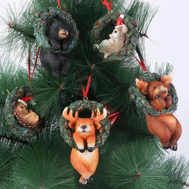 Christmas Decorations Cute Cartoon Animals in Wreath Elk Bear Christmas Tree Pendant Resin Crafts Background Wall Hanging