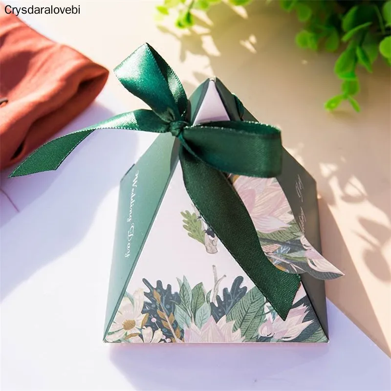 

100pcs Triangular Pyramid Wedding Favors Green forest style lovely bird Candy Boxes Bomboniera Party thank you Gift Box