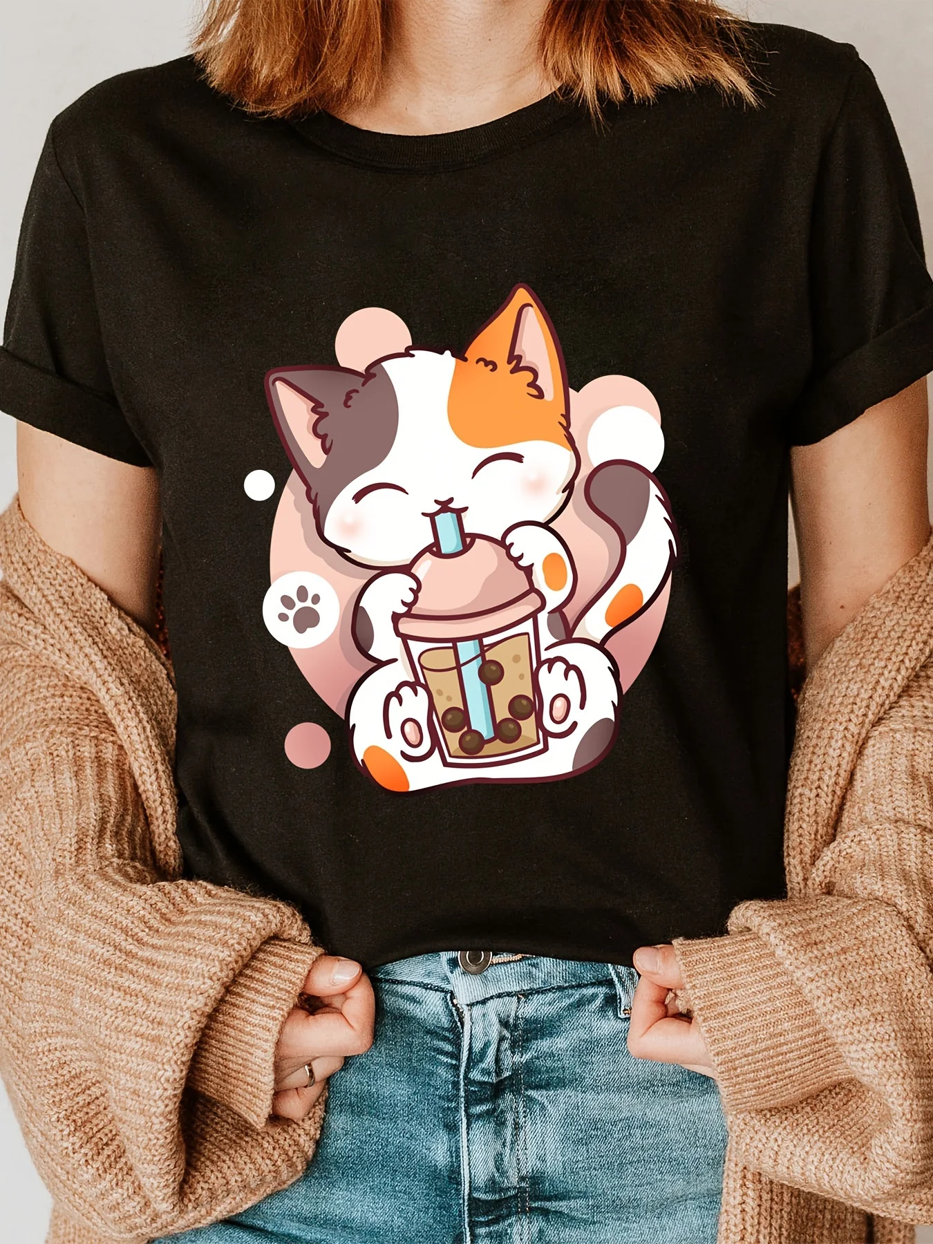 

Аниме Cat Drinking Boba Tea Графическая футболка с дышащими рукавами и круглым вырезом Повседневный топ с принтами Летняя рубашка в стиле Харадзюку Уличная одежда