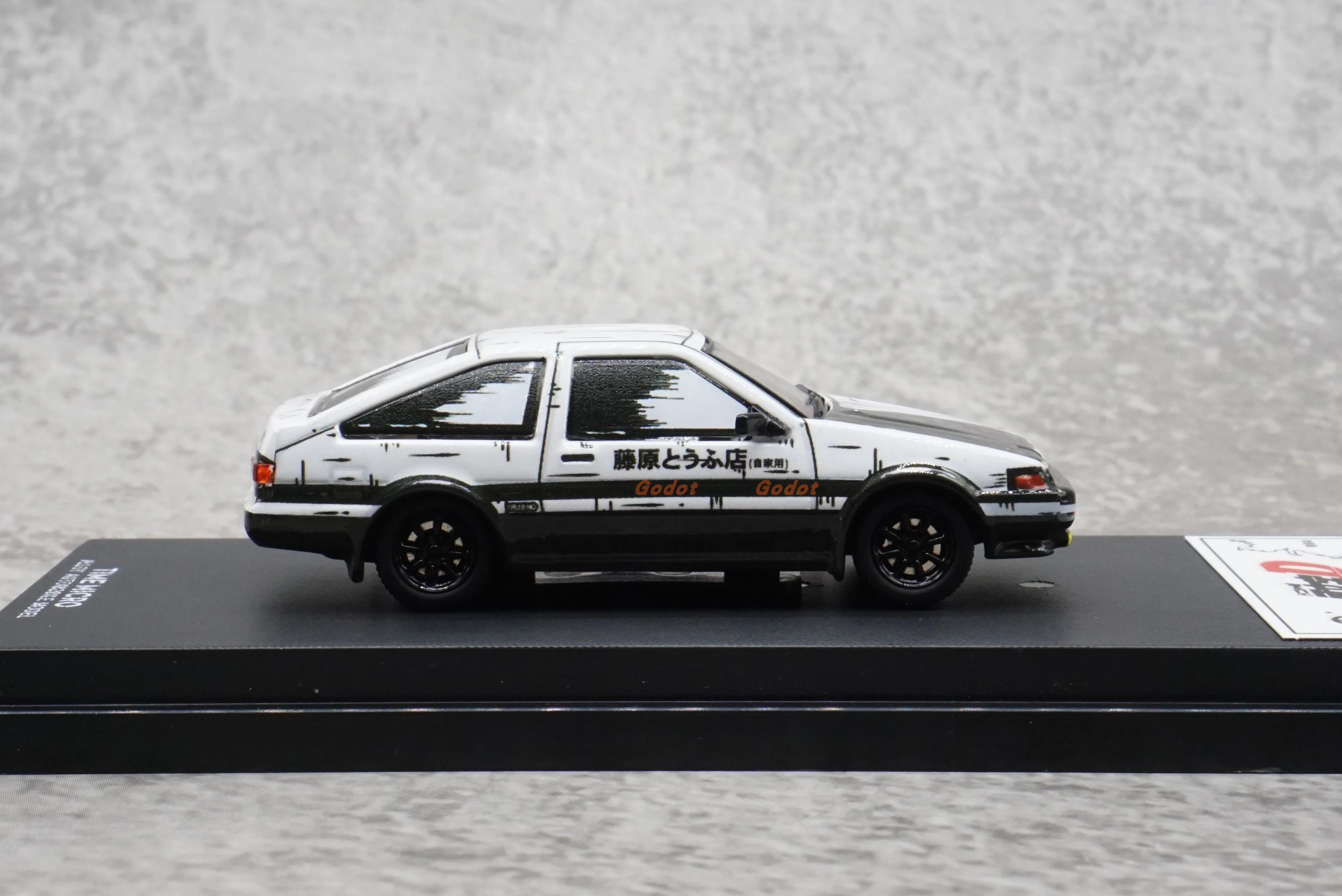 

Игрушечная модель автомобиля из сплава tm 1/64 ae86