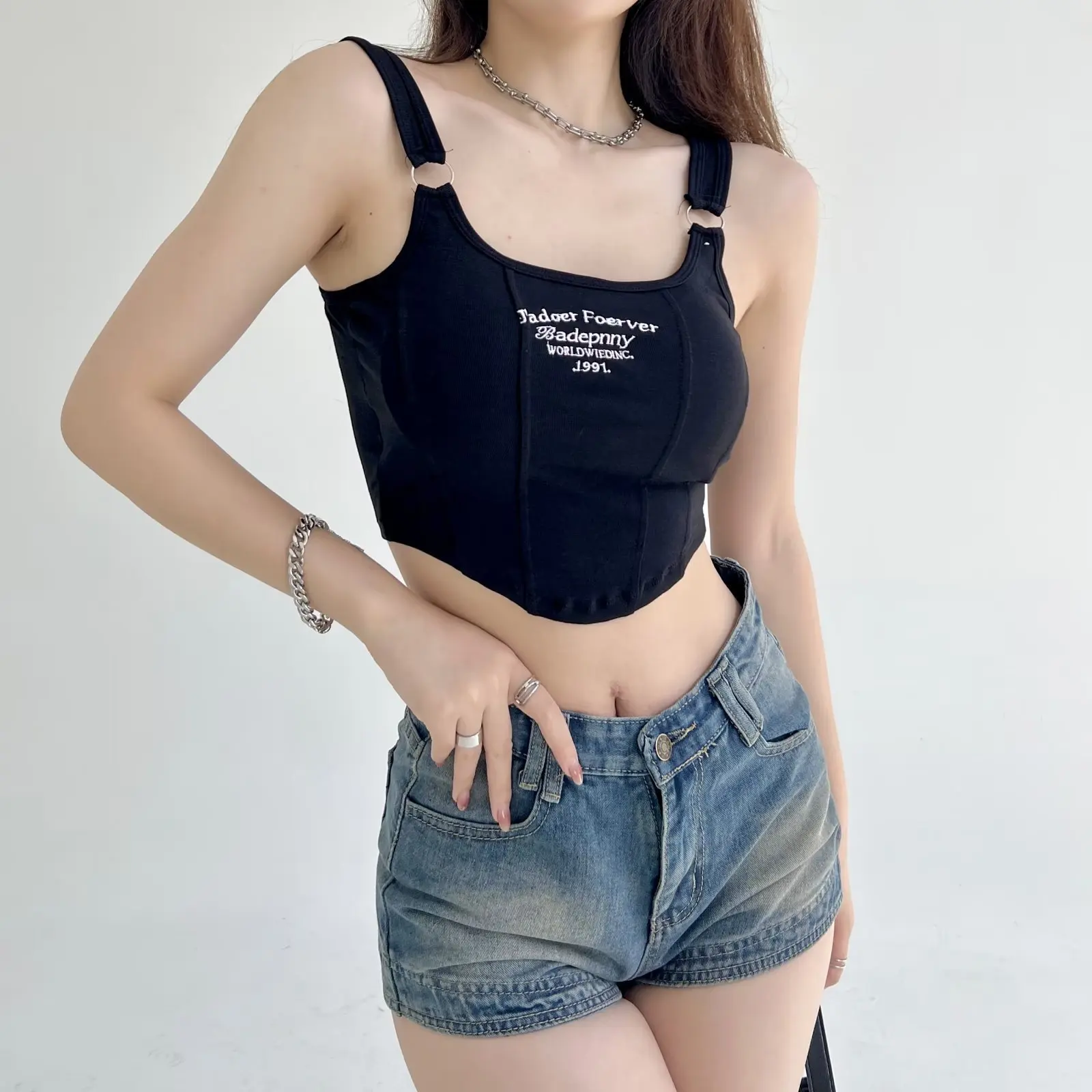 Sexy Tanktops mit Stickerei für Damen, lässige Sport-Crop-Tops im Y2K-Stil mit BH-Einlage, modische schulterfreie Tanktops, lässige Basic-Weste – Detail 11
