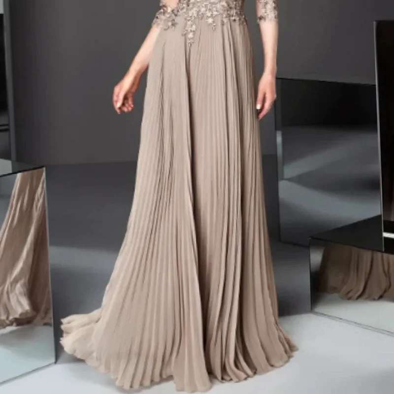 Elegant mother-in-law banquet V-neck evening dress, noble aura, queen lace pleated ball gown, performance long style image 5