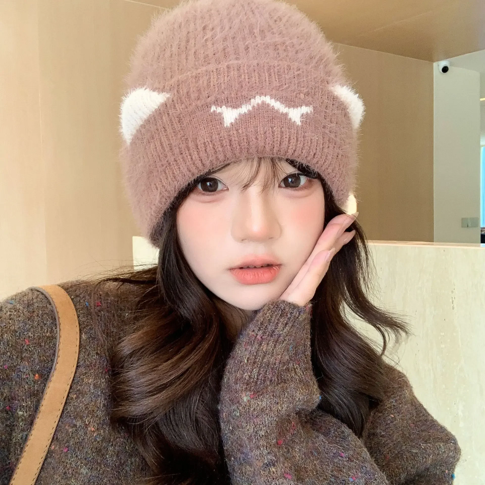 

2024 Korean version of autumn and winter new hat female cute cat knitted wool hat small fresh winter