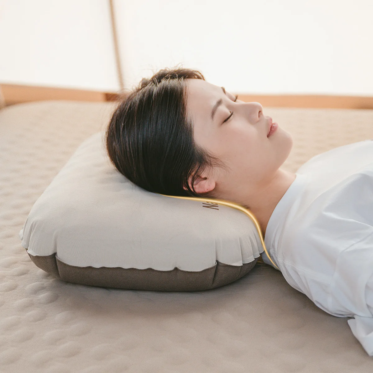 Naturehike Yugu Lightweight Portable 2-In-1 Sponge Inflatable Pillow Camping Travel 3D Neck Rest Silent Air Pillows CNK2300DZ024