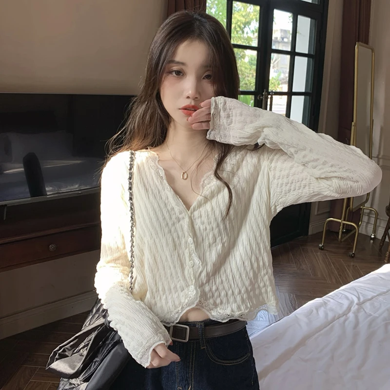 

Chic Long Sleeve Women's Shirt V-Neck Lace Trim Design Versatile Sweet Elegant Slimming Top Korean Style Spring 2026