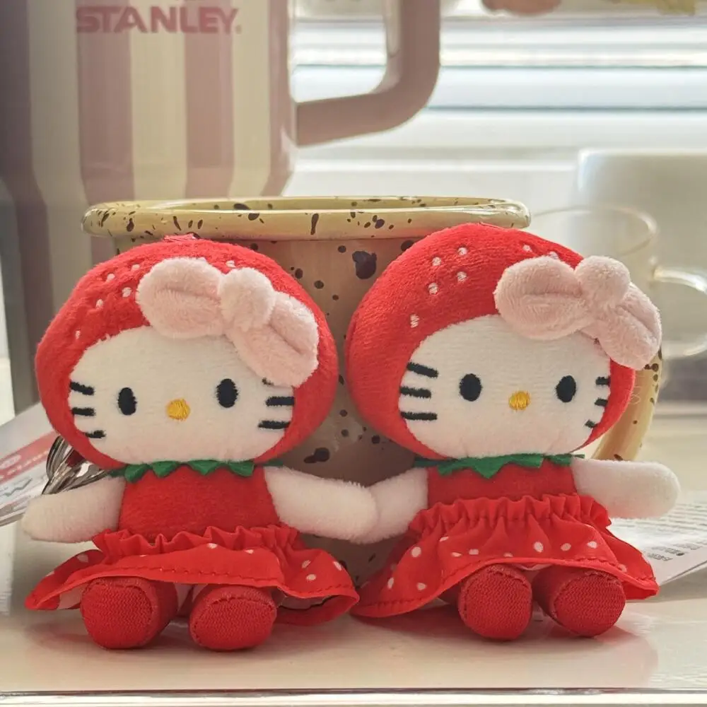 8 cm Sanrio Red Strawberry Hello Kitty morbido peluche riempito zaino ciondolo portachiavi ornamento da tavolo accessori di abbigliamento regalo per ragazza