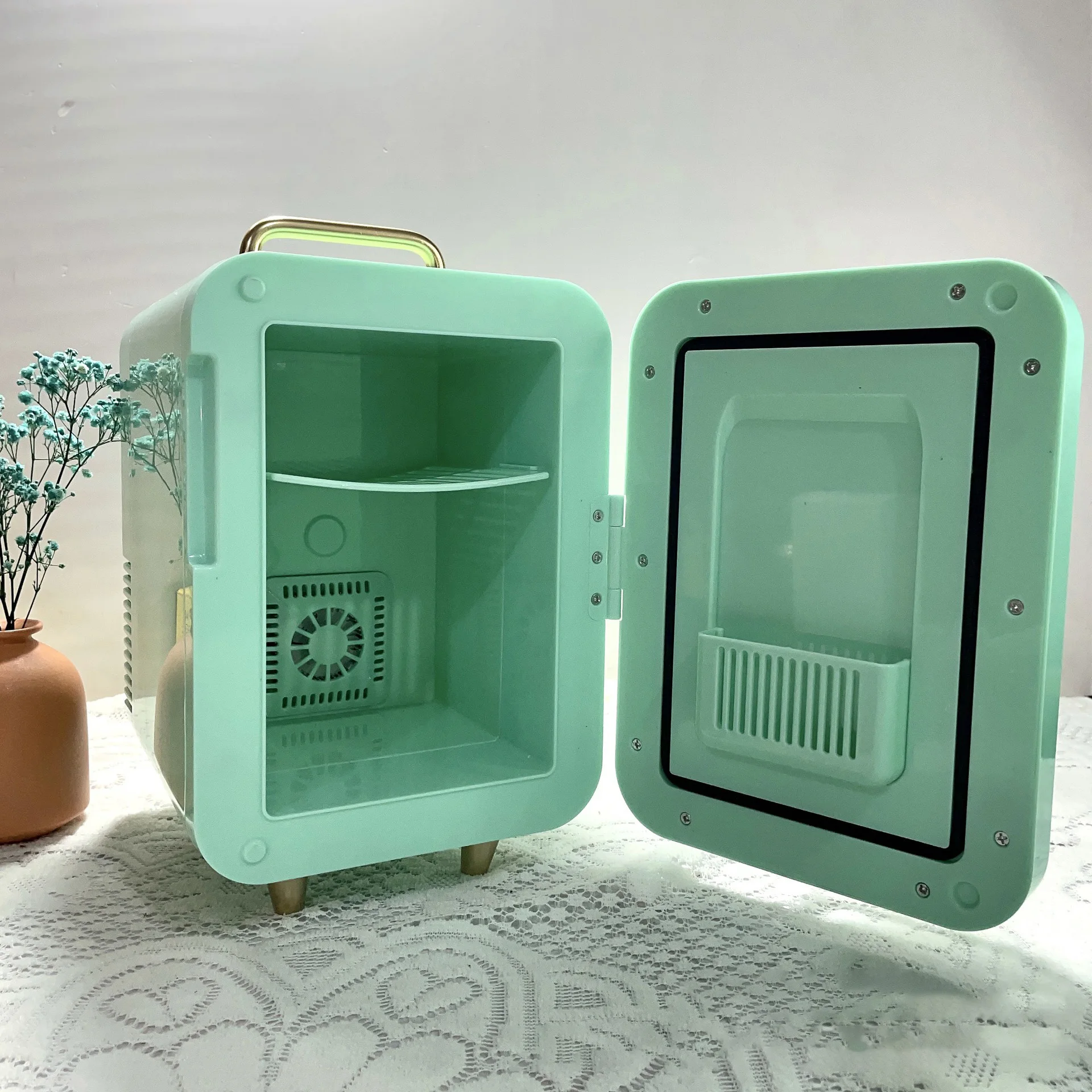 Venta directa de fábrica pequeño portátil nuevo mini refrigerador personalizado mini refrigerador de belleza personal
