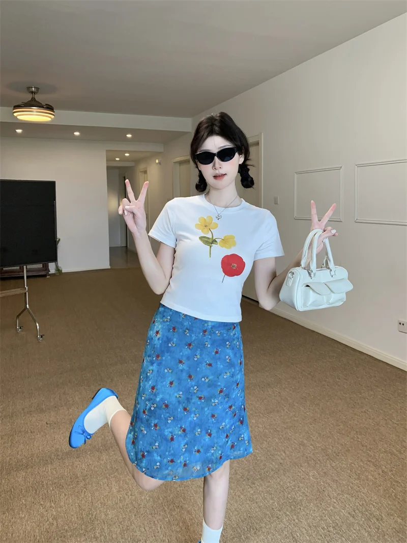 

Summer Floral Print round Neck Short Sleeve T-Shirt And Half Skirt Gentle Style Two Piece Set Women's Fashion Ensemble