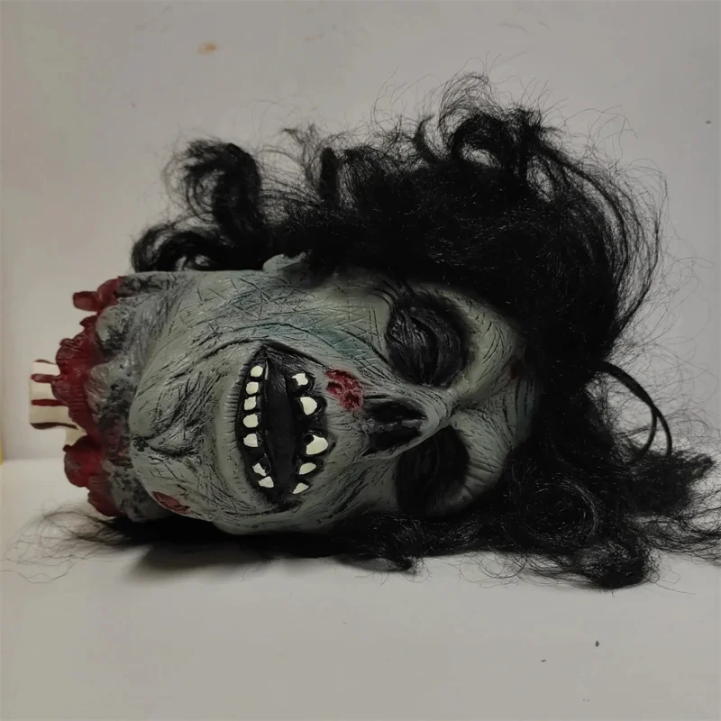 Halloween Party Severed Cut Off Zombie Head Latex Decoration Props Scary Realistic Hanging Severed Bloody Head With Wig