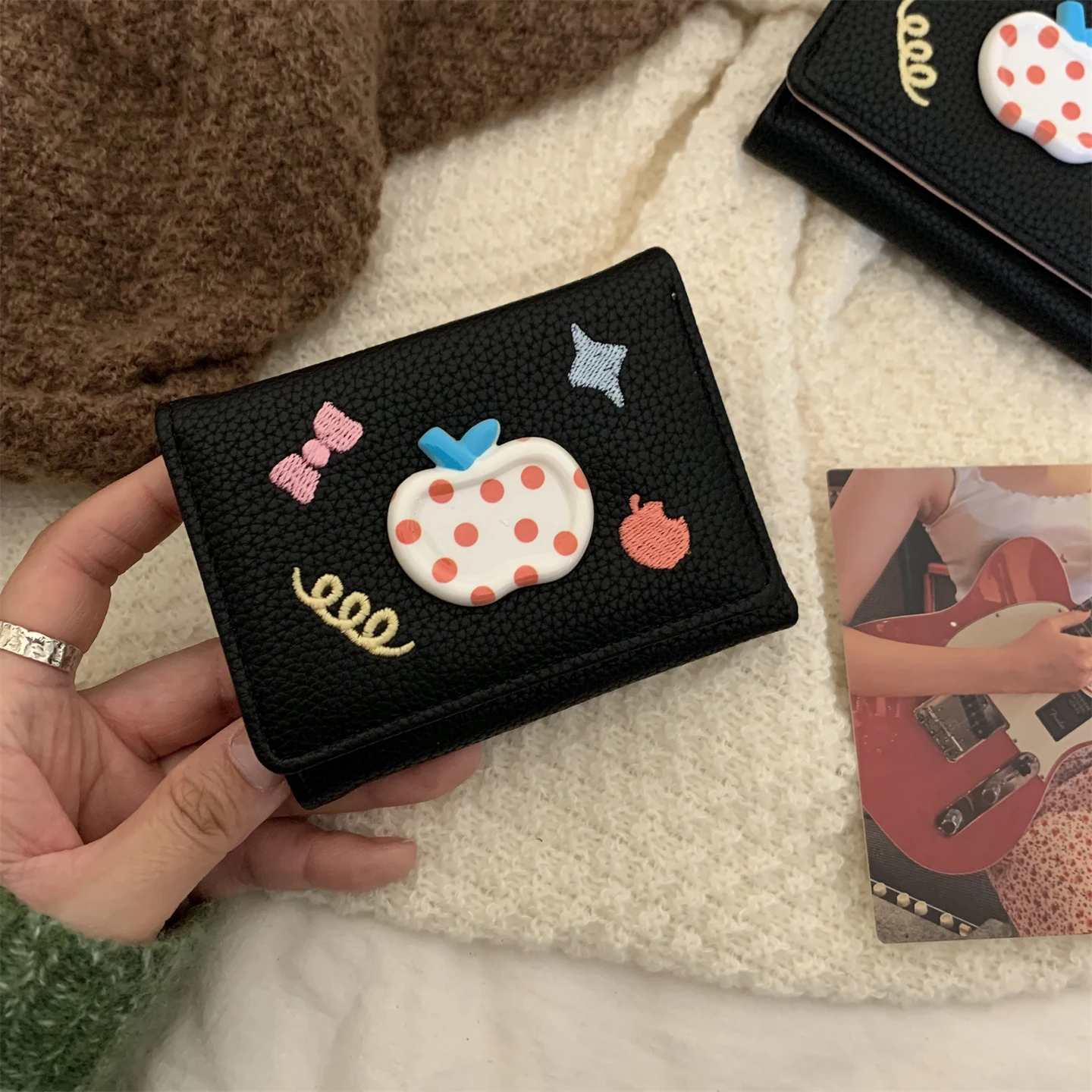 carteira-curta-preta-fofa-com-multiplos-compartimentos-para-cartoes-estilo-coreano-retro-compacta-com-clipe-para-dinheiro