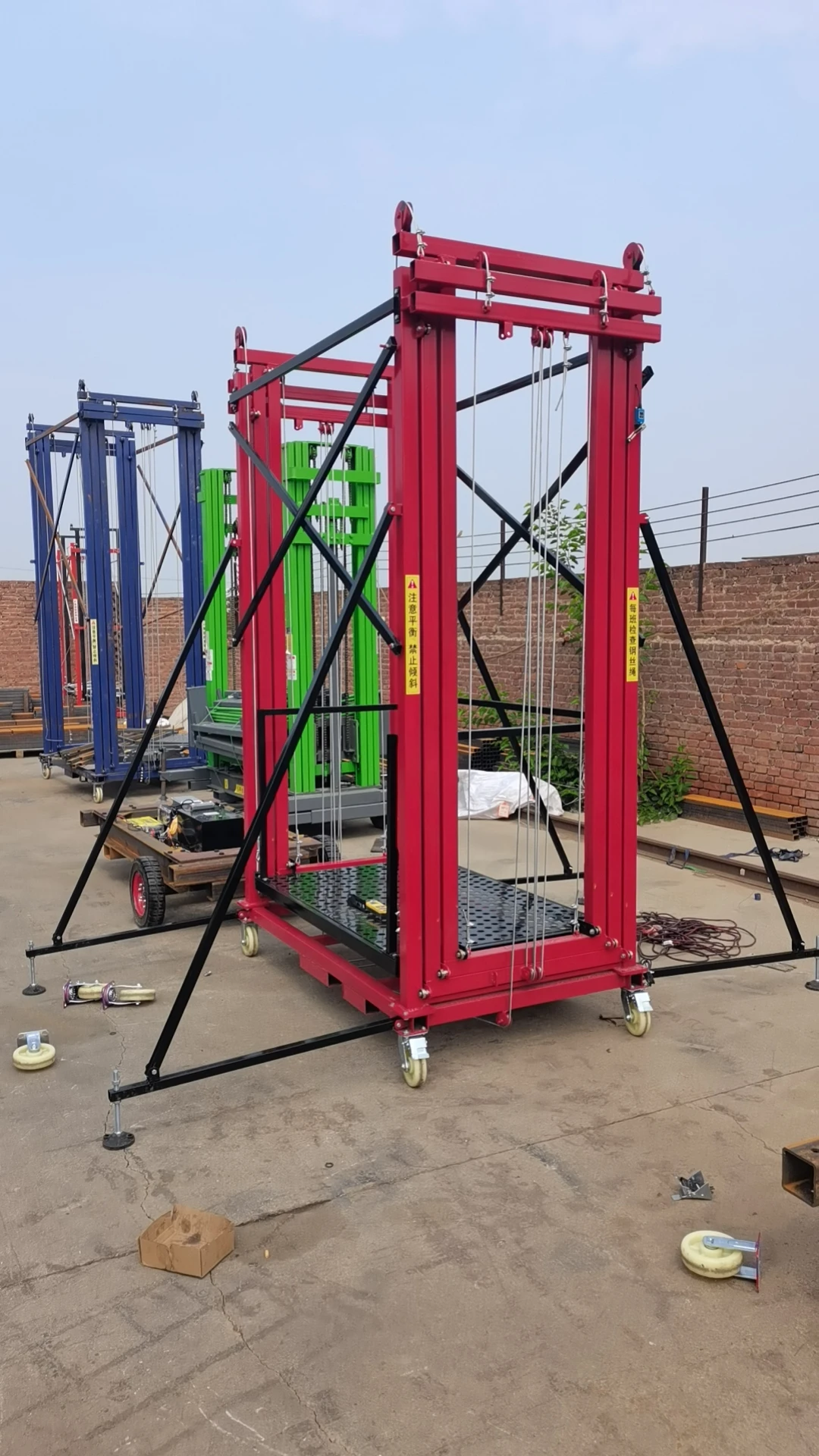 4m 6m Escadas de elevação elétricas móveis Plataformas de trabalho de elevador de andaime para construção de edifícios internos e externos