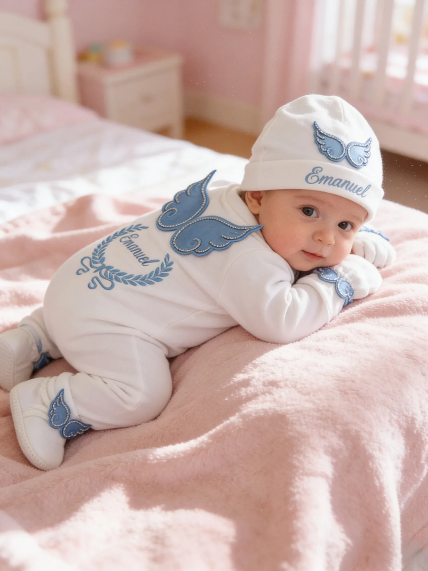 ensemble-de-vetements-pour-nouveau-ne-avec-des-ailes-d'ange-layette-pour-bebe-brodee-blanche-et-bleue--cadeau-en-coton-doux-pour-bebe-pour-bapteme-seance-photo