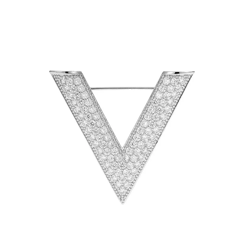 Fermacravatta con fibbia a forma di V Fermacravatta con intarsio di diamanti semplice Decorazione per cravatta in lega di zinco Spilla alla moda con fibbia a scialle primaverile e autunnale