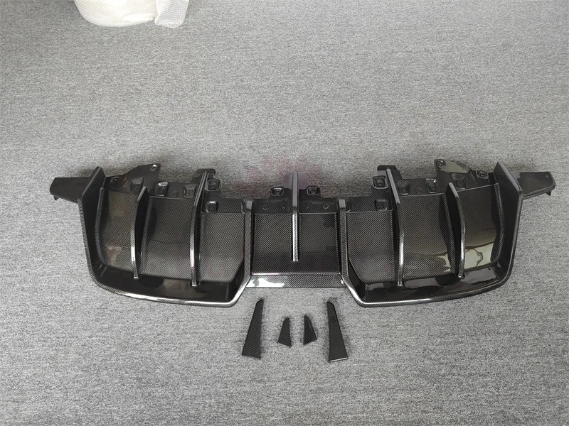 

PK Style Carbon Fiber Rear Diffuser Rear Bumper Lip Body Kit Used for the 2019-2021 Lamborghini Huracan EVO