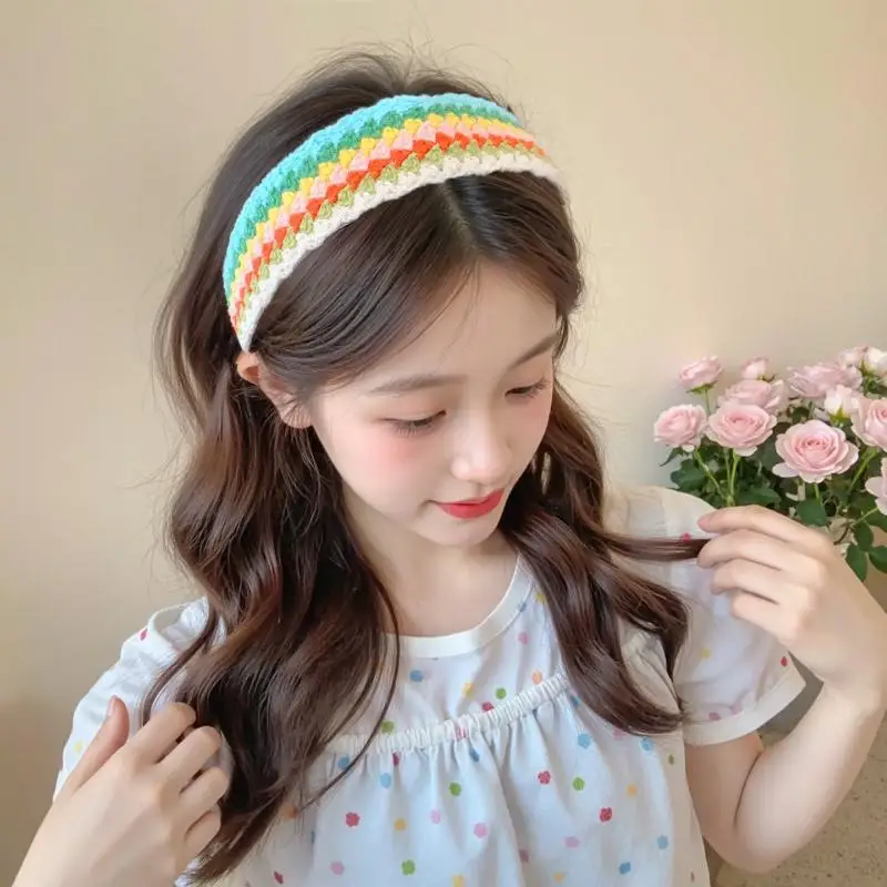 Gestricktes, farbenfrohes Haarband mit Blumenmuster und Klettverschluss für Damen und Mädchen, ein süßes Haaraccessoire, ein modisches Haarband. – Detail 9