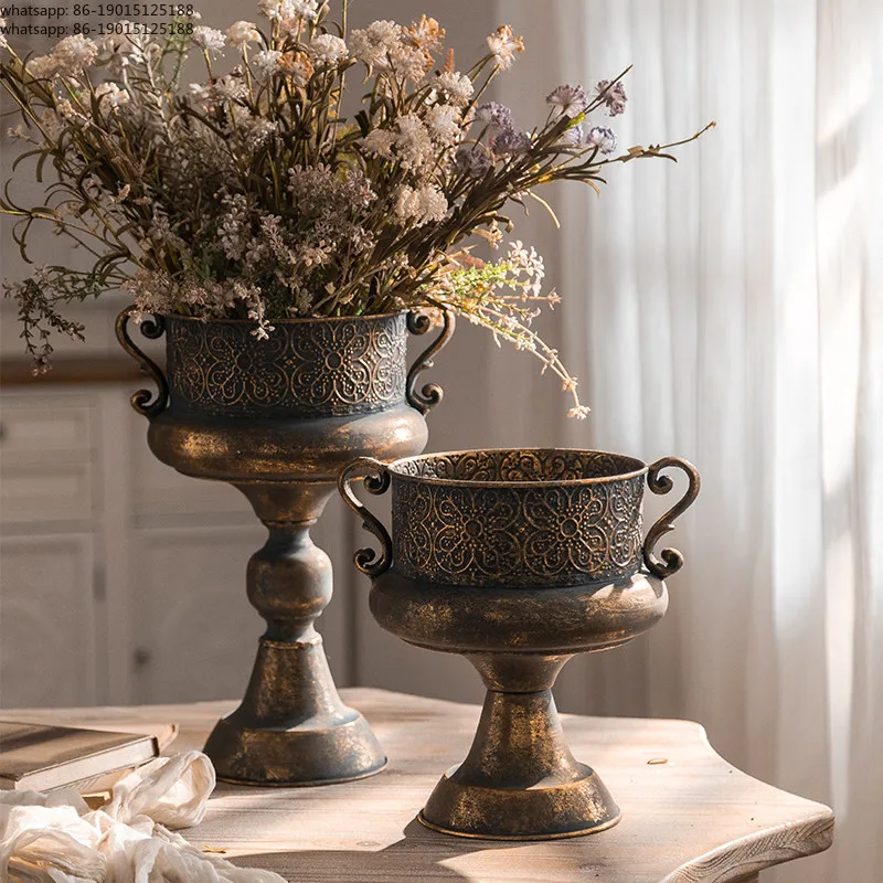 Antique and old wrought iron flower pot, garden decoration flower device, binaural dried flower ornament, shooting props