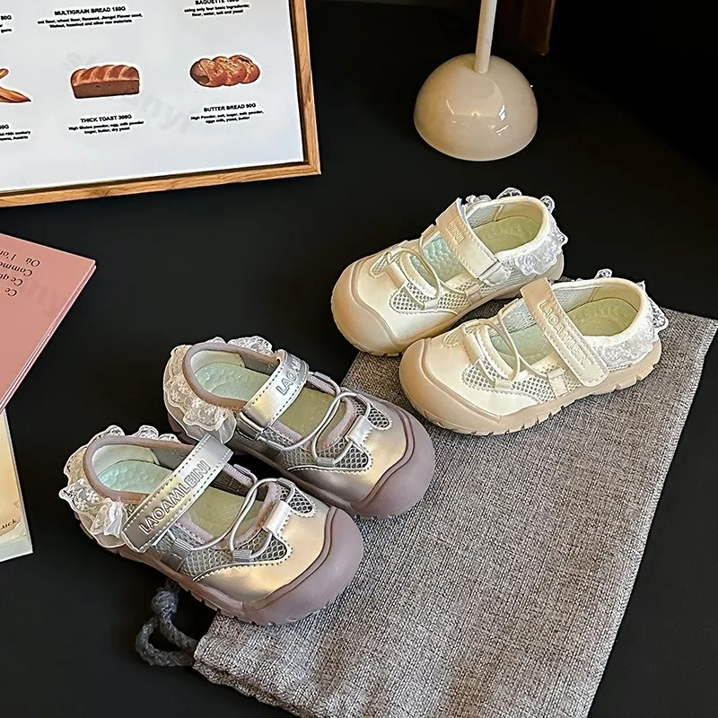 

Сандалии для девочек, новинка лета 2024, спортивная крутая обувь в балетном стиле, детская обувь принцессы на мягкой подошве, удобные модные кроссовки