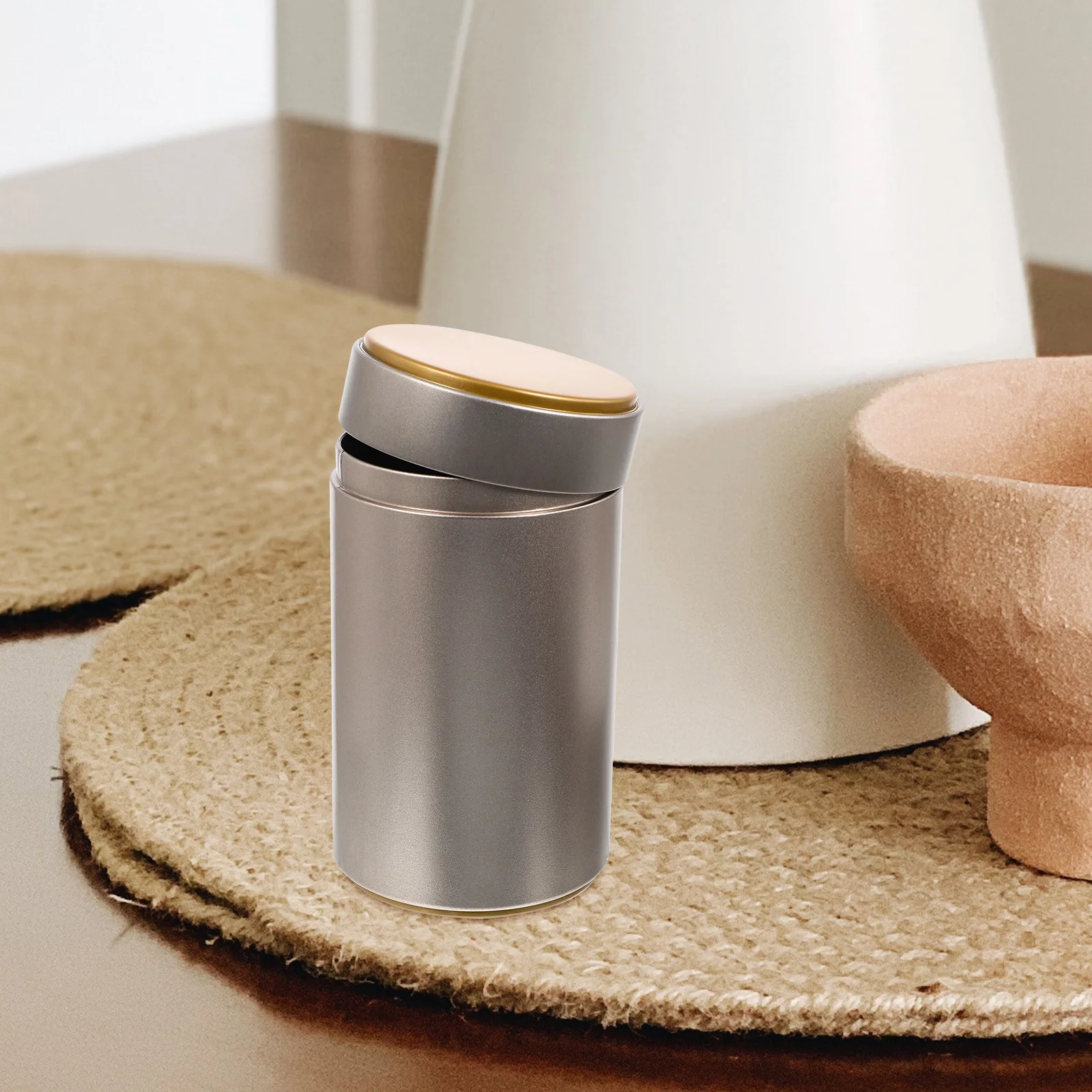 4 قطع من جرة الهدايا المعدنية المحمولة مع أغطية منظم الشاي وصفيح الأوراق السائبة