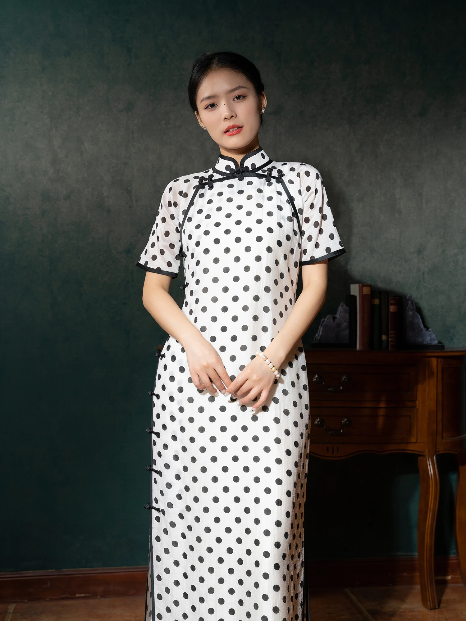 

Традиционный летний повседневный длинный дышащий костюм-комбинация из шелка и льна с низким разрезом Ele Classic Sve