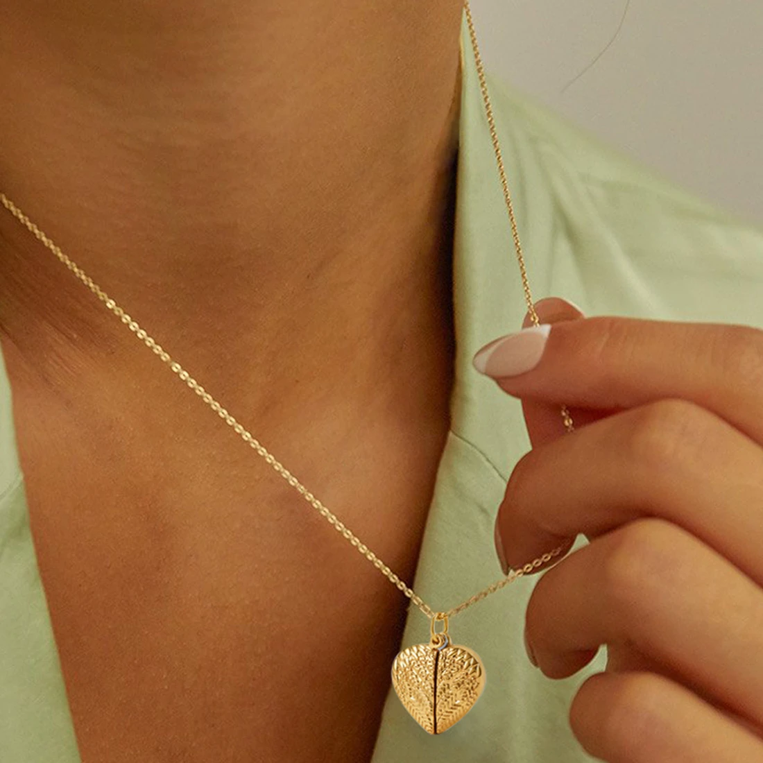 U7 Personalized Heart Locket Necklace Angel Wings Pendant with Photo Printing Dainty Color Picture Memorial Jewelry for Women