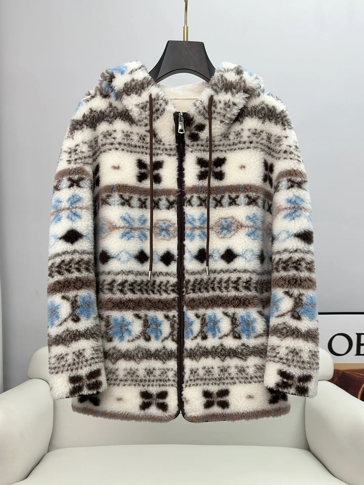 

Fair Island 100 wool hooded jacket 2025 winter new lamb fur fur integrated jacket medium and long