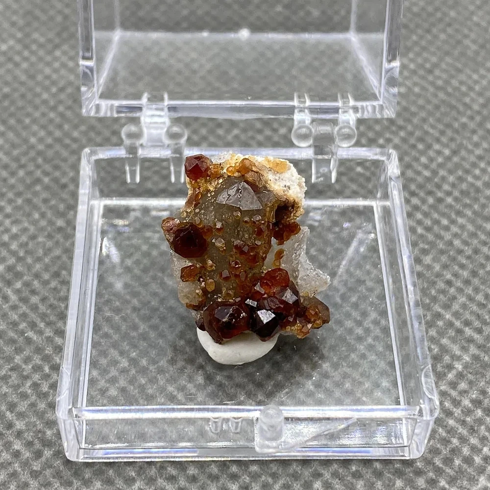 100% Natural Garnet Gemstone Mineral Specimen Collection  + Box size:35*35*35mm