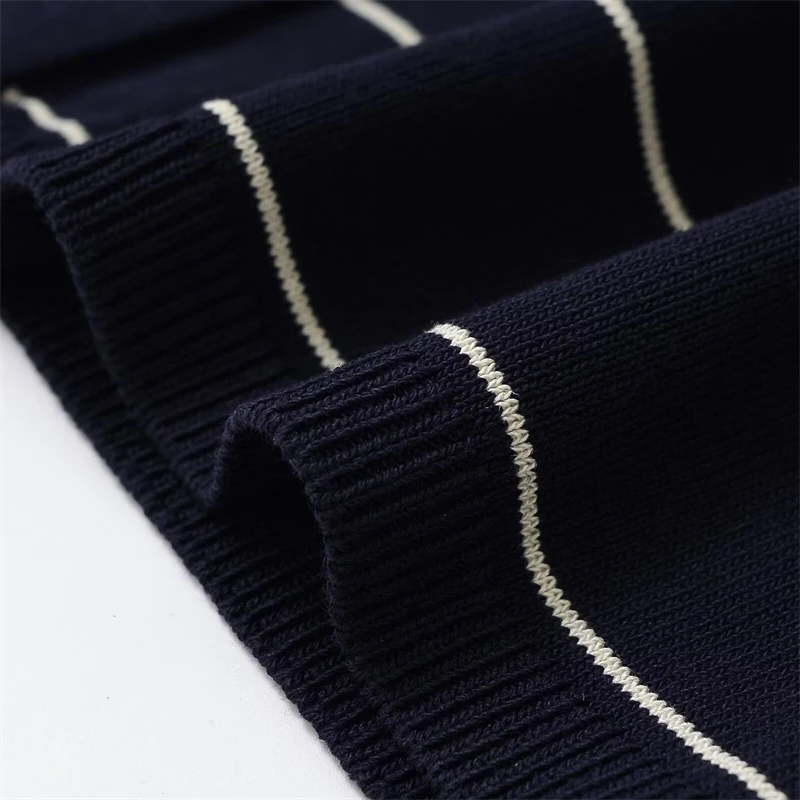 KEYANKETIAN letnie nowe damskie poziome paski z krótkim rękawem top z dzianiny styl rekreacyjny jednorzędowy cienki krótki top z dzianiny