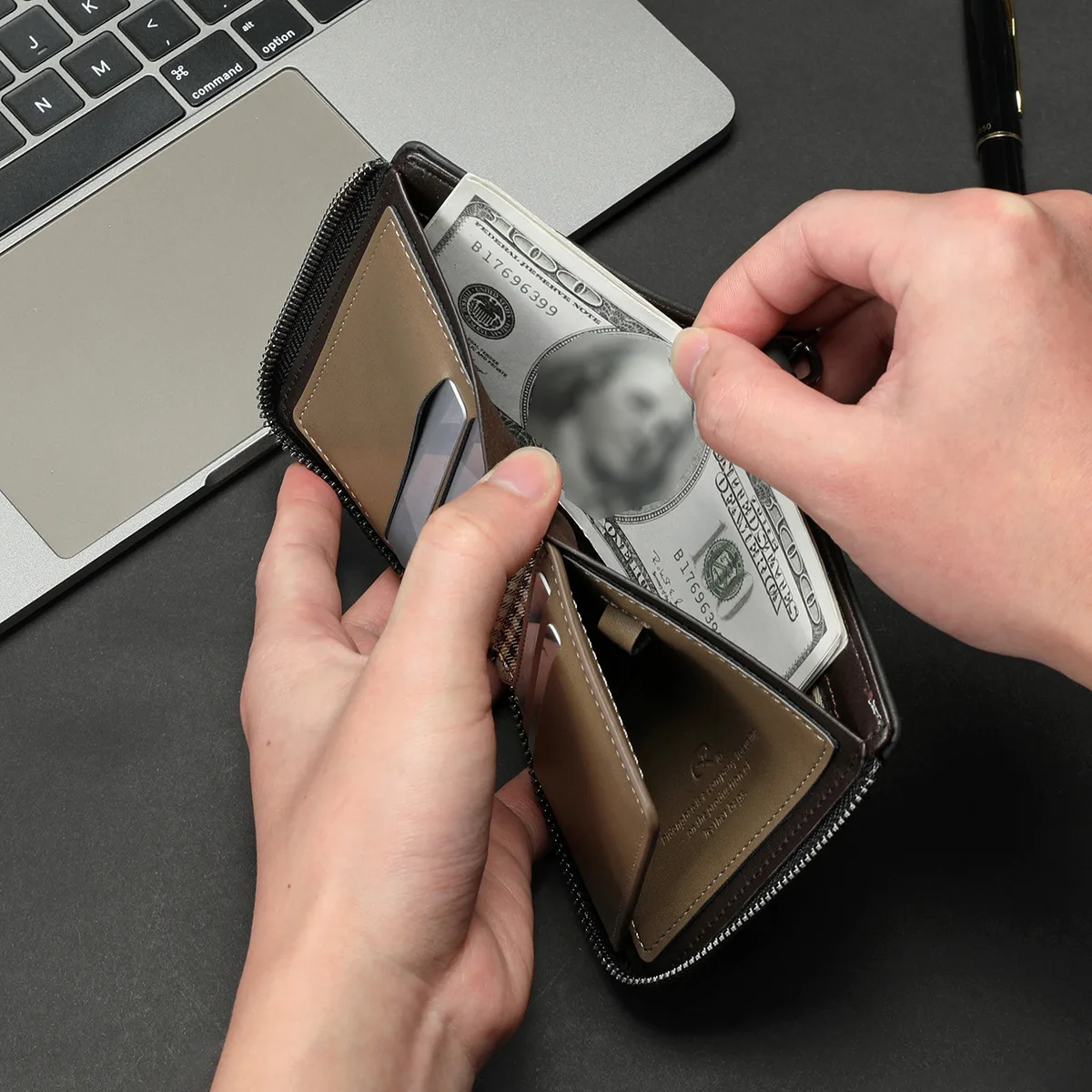 กระเป๋าสตางค์แบบสั้นซิปลายหัวกะโหลก CARRKEN รุ่นใหม่สไตล์ยุโรปและอเมริกาสำหรับผู้ชาย ลด 20% ใส่บัตรได้หลายใบ