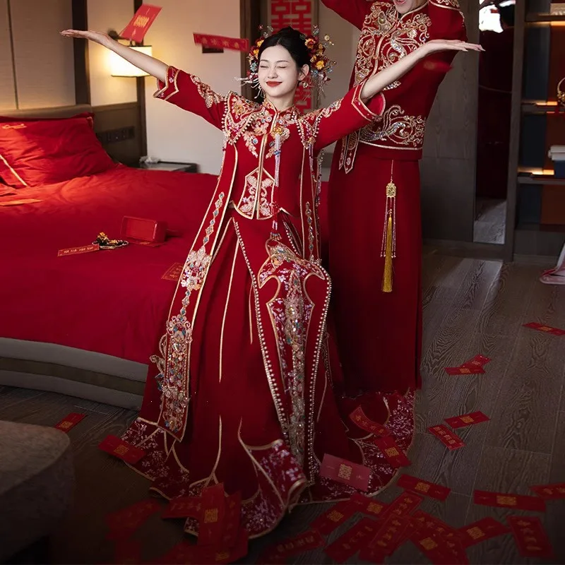 

New Chinese-style dragon and phoenix crown red wedding dress