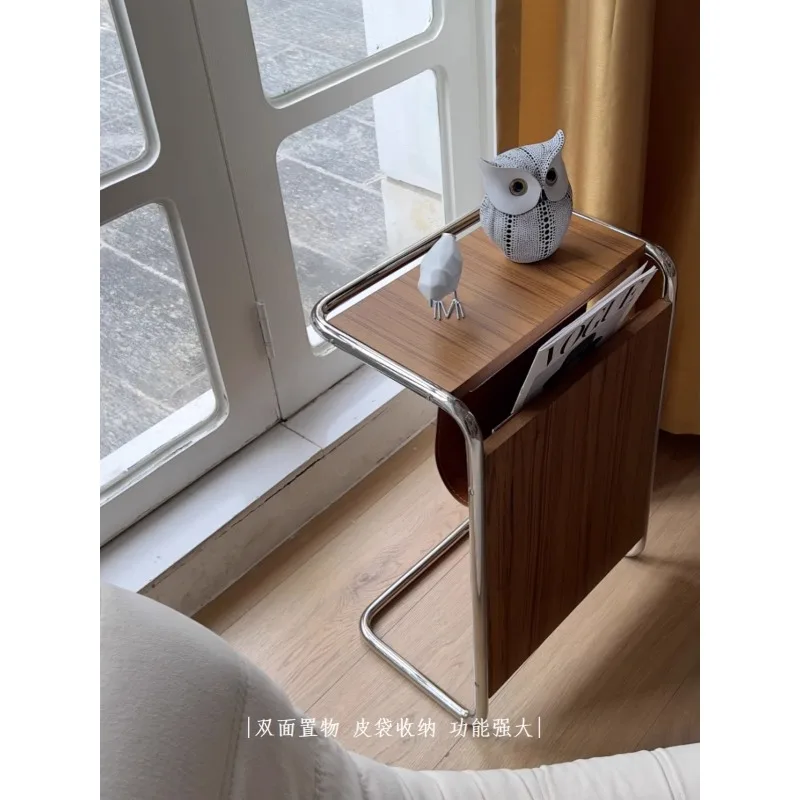 A little security, a bay window  few dual-purpose low  Japanese-style simple tea tablefew kang tables