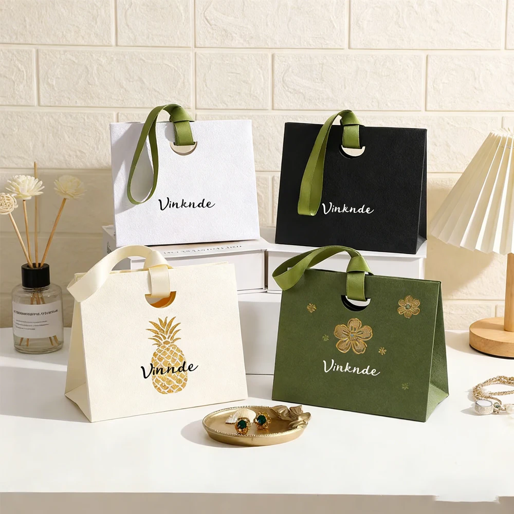 

30/50 шт. подарочных пакетов из дизайнерской бумаги с логотипом на заказ для ювелирных изделий, косметики, колец, ожерелий, парфюмерии, с лентой, для свадебных подарков