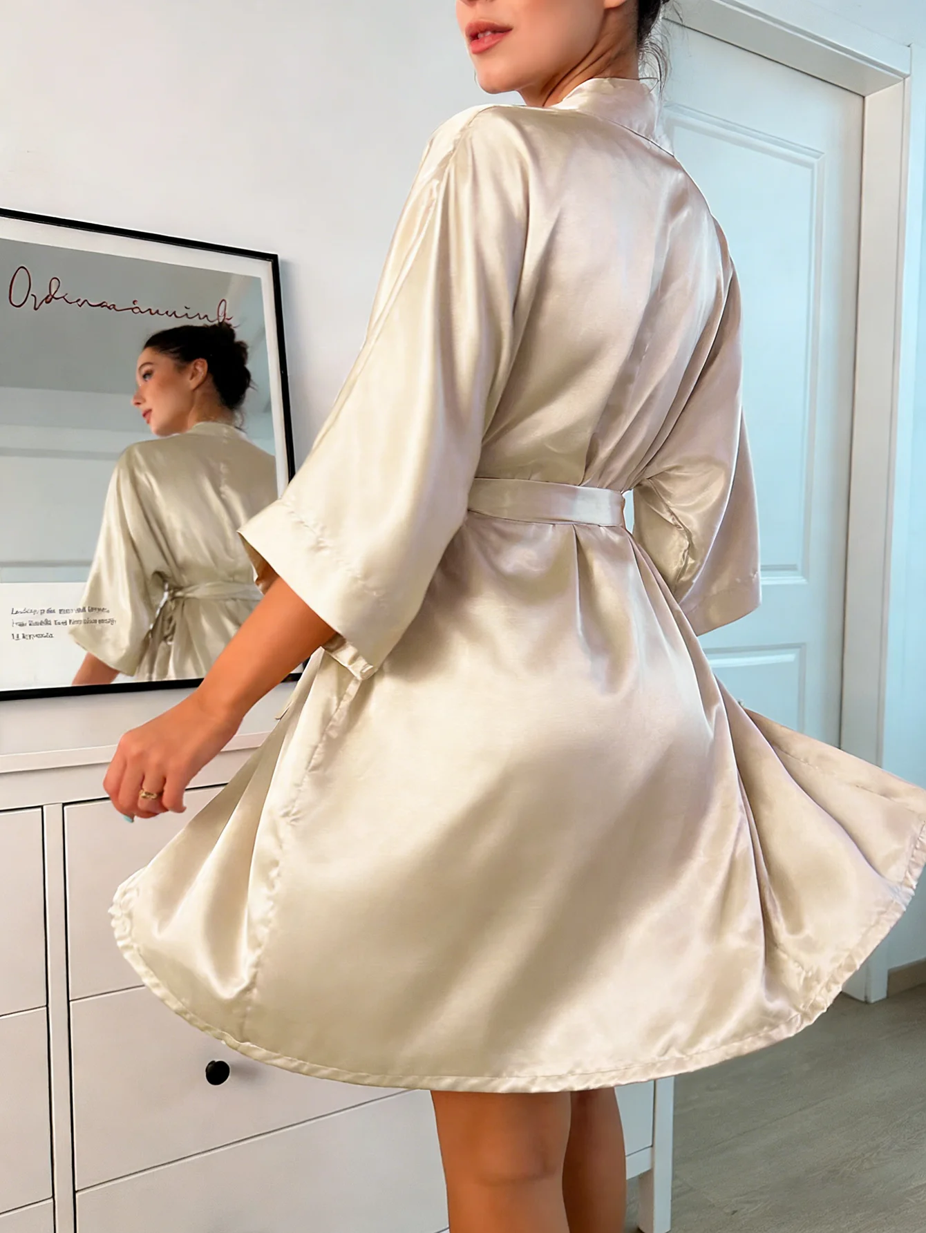 A Ladies Fashionable Pajama Soft Elegant Loungewear Suitable for Outdoor Wear All Seasons Light Luxury Style Simple Robe