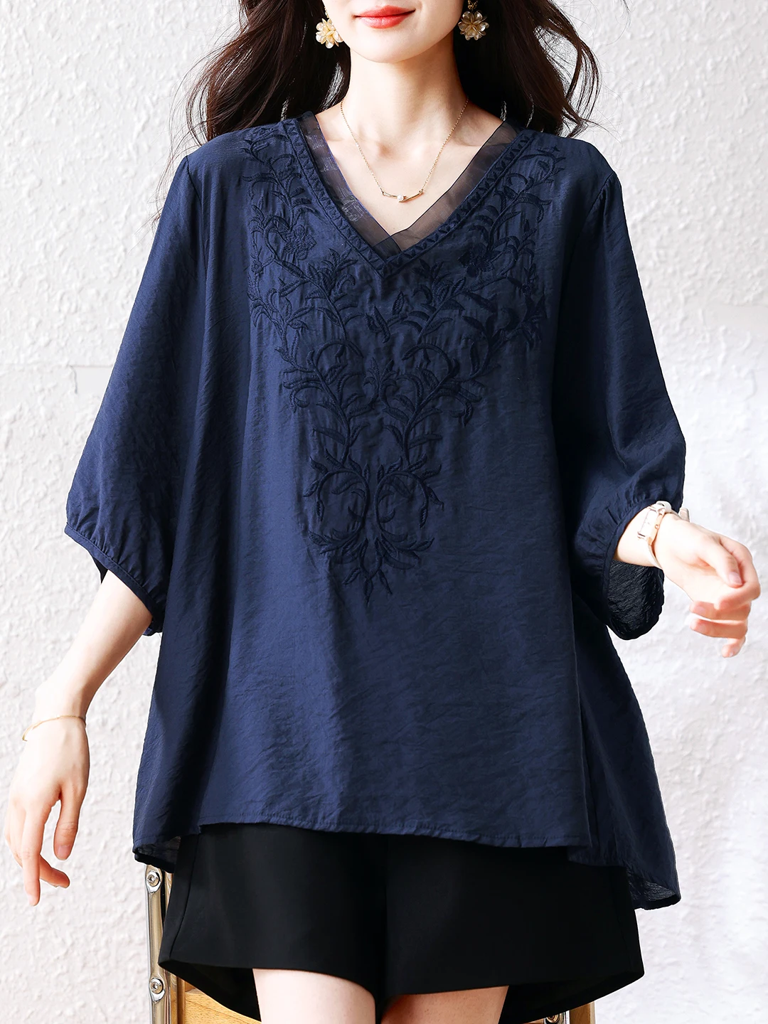 

Retro Loose Women's Shirt Mid-Sleeve V-Neck Embroidered Fashionable Versatile T-Shirt Comfortable Fit Summer Casual Top