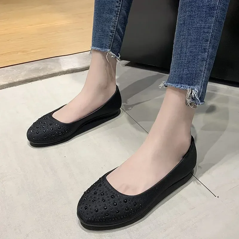 

Women Casual Flat Shoes Spring Autumn Flat Loafer Comfort Women Shoes Slips Soft Round Toe Rhinestone Flats Shoes Plus Size 43