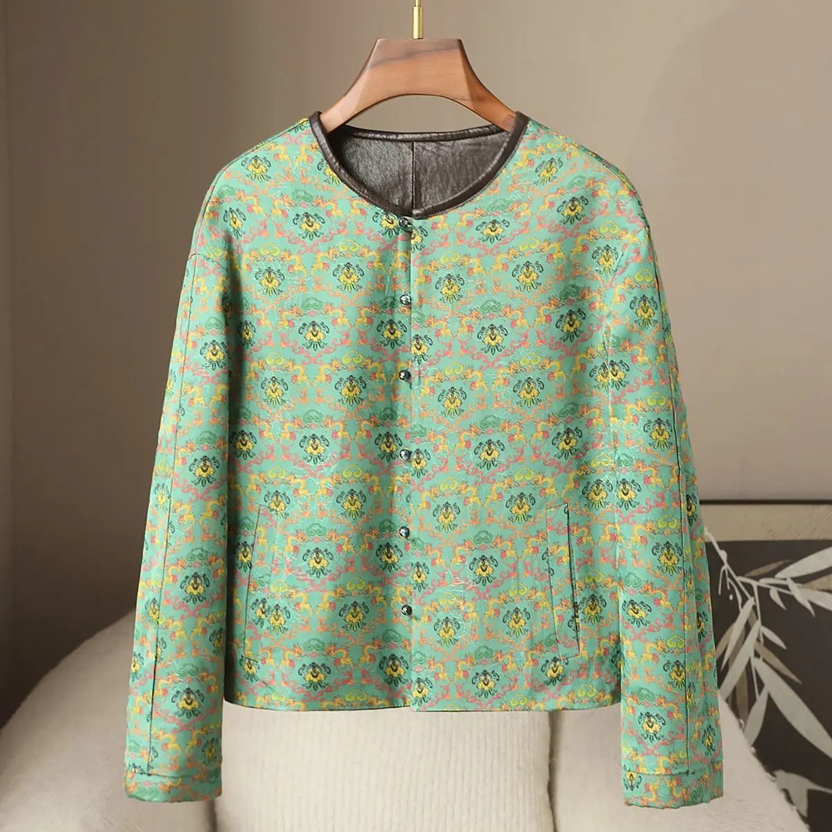 Jaqueta de Couro PU com Gola Redonda, Nova Moda Primavera, Estilo Chinês, Reversível, para Mulheres