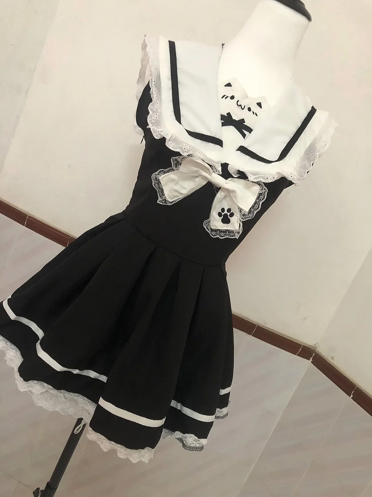 마고고 스윗 큐트 걸 로리타 슬리브리스 드레스 여성 카와이 고양이 배색 레이스 네이비 칼라 컷아웃 백 미니 드레스