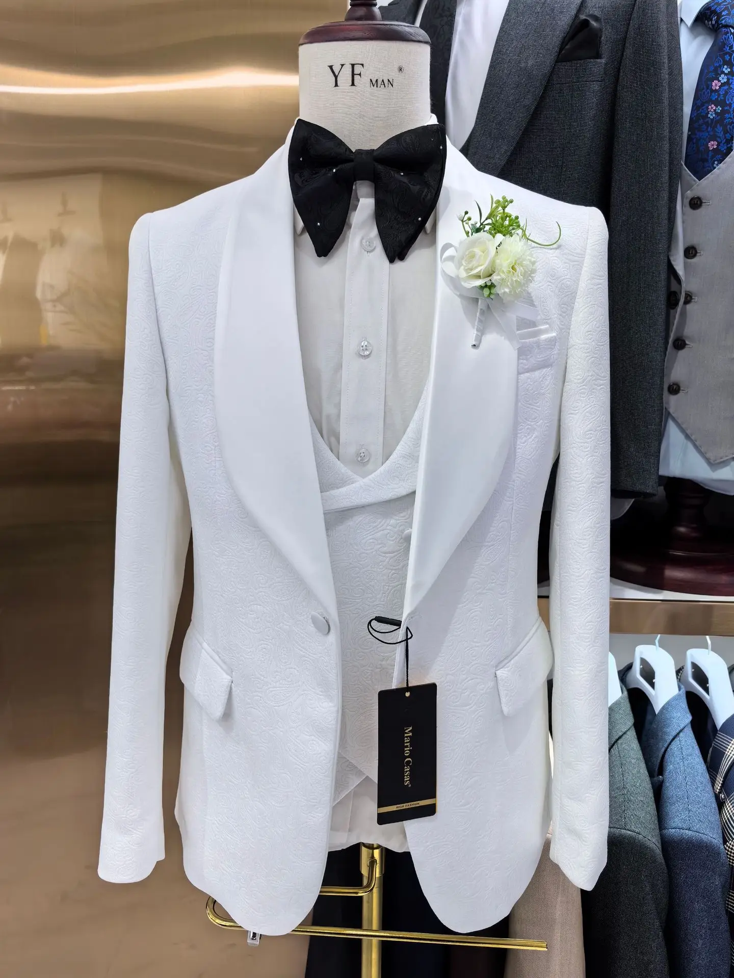 Traje de boda de lujo para hombre, traje de novio, chaqueta blanca, pantalones, chaleco de tres piezas, Blazer ajustado, 2024