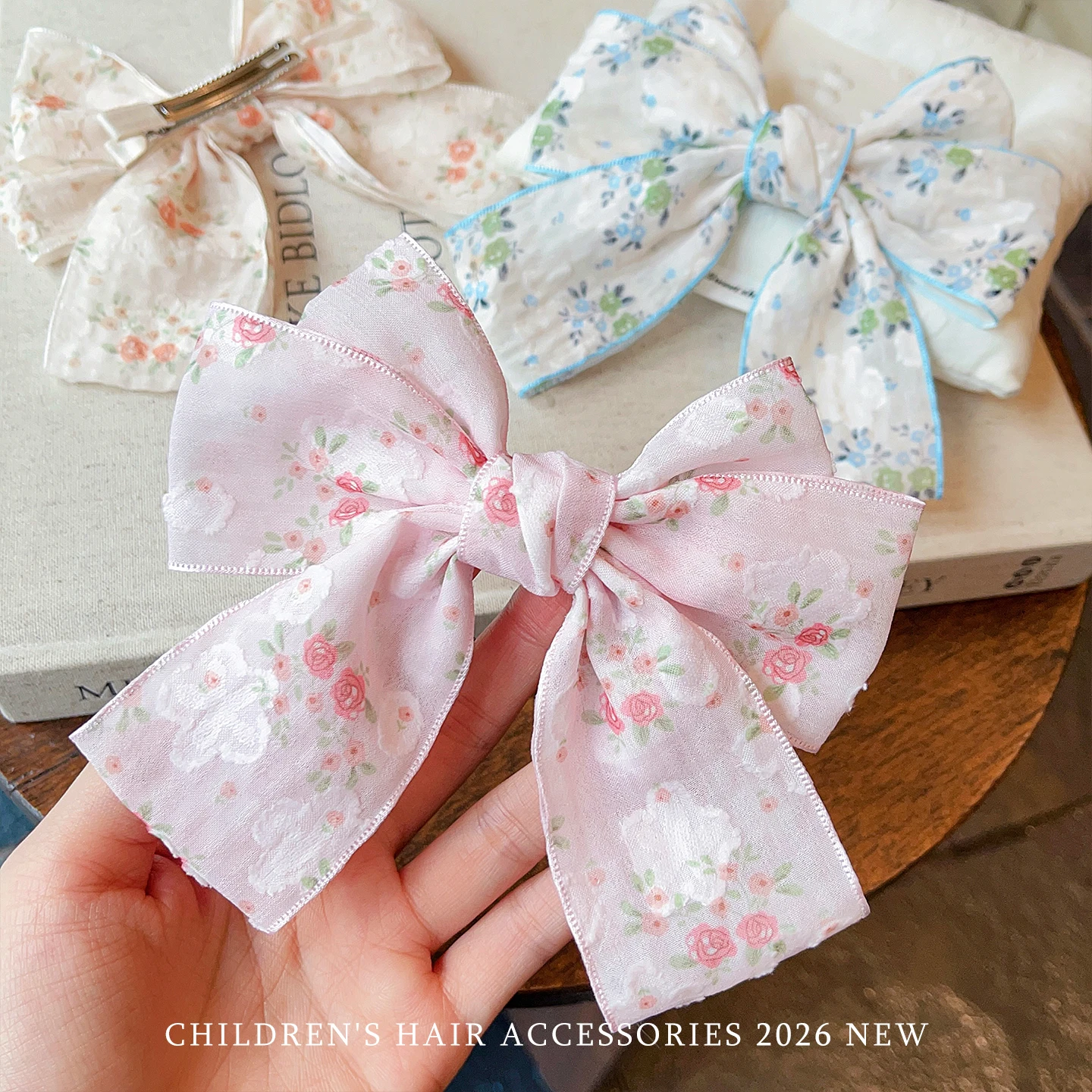 2026 Neue Coquette Süße Blumen-Chiffon Große Strukturierte Haarspange mit Schleife, Haarschonende Haarklammer für Babys, Kleinkinder und Kinder, Geschenk – Detail 4