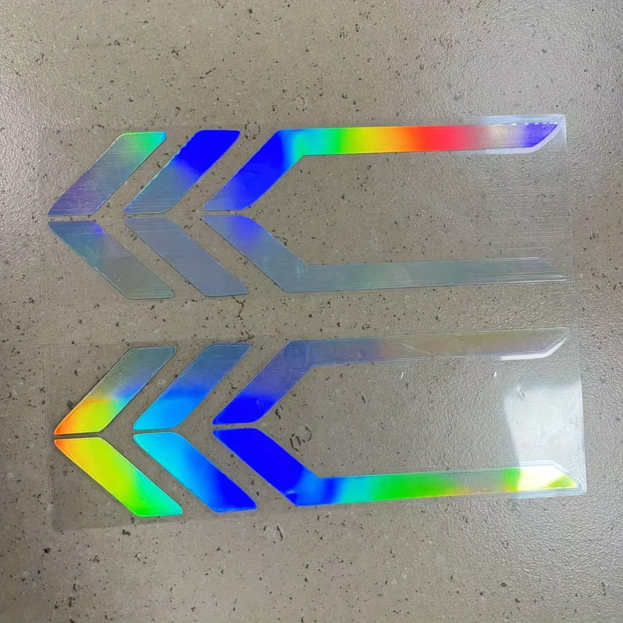 

Color Changing Trim with Dazzling Holographic Rainbow Arrow Car Sticker Self-Adhesive Gloss PVC Dynamic Induction